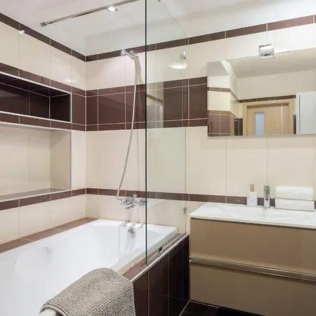 Exclusive With Balcony By Prestige Homes Budapesta