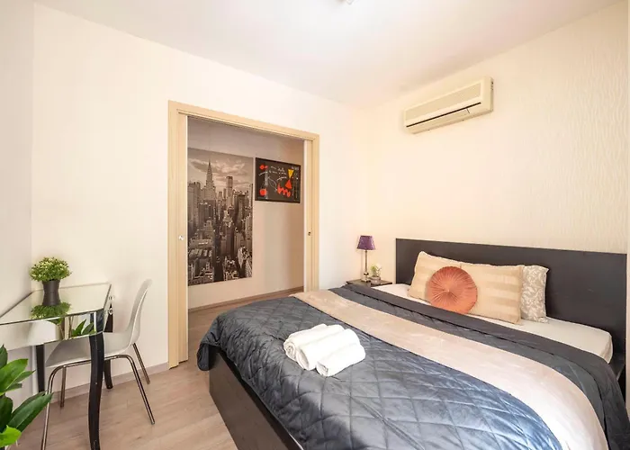 아파트 Exclusive With Balcony By Prestige Homes