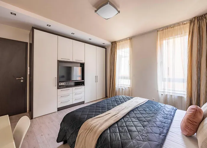 아파트 Exclusive With Balcony By Prestige Homes *