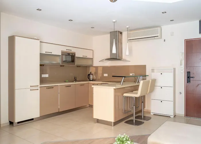Exclusive With Balcony By Prestige Homes 부다페스트