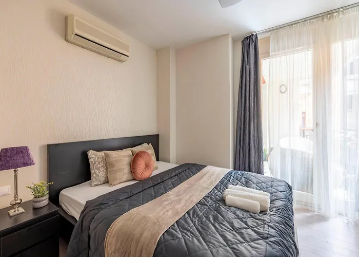 아파트 Exclusive With Balcony By Prestige Homes