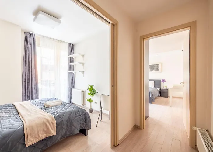 아파트 Exclusive With Balcony By Prestige Homes *