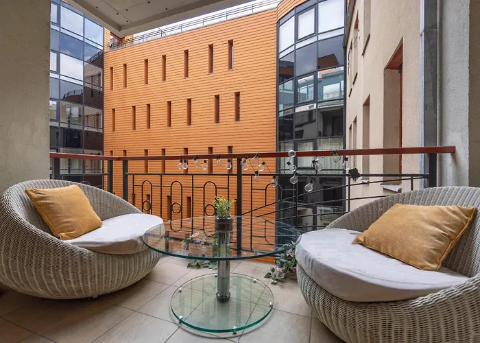 아파트 Exclusive With Balcony By Prestige Homes *