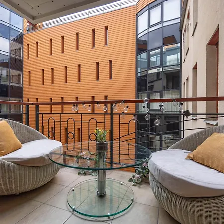 Apartment Exclusive With Balcony By Prestige Homes *