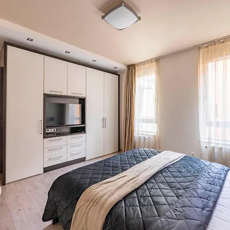 Apartment Exclusive With Balcony By Prestige Homes *